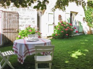 Image of Spacious garden center of Pezenas