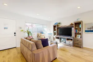Image of Remodeled condo with patio, near beach & Casa Romantica Cultural Center