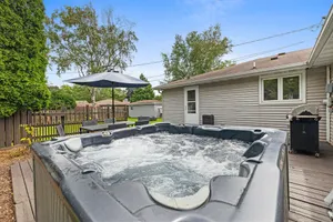 Image of Lombardi's Lodge: 4BR Home 5min Walk to Lambeau