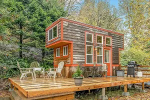 Image of Lofted Waterfront Fun w\/ BBQ Unique Northwest Vacation Rentals