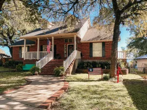 Image of Lake house