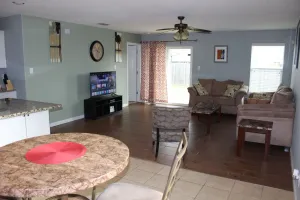 Image of Beautiful Entire Home only 1 exit to Lackland AFB.Minutes to Sea World\/Six Flags