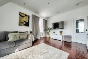 Image of GuestReady - Modern 2BR Home on the Royal Mile!