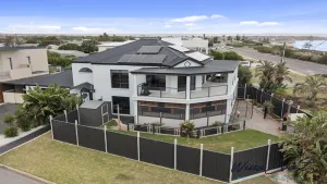 Image of Ocean Views and Vineyards by Wine Coast Holiday Rentals