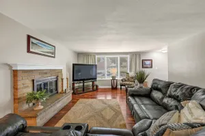Image of Green Bay Lambeau & Titletown District Large House, close walk to Lambeau Field