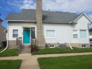 Image of 3 Bed, 1 Bath 9 Blocks from Alliant Energy PowerHouse and Downtown