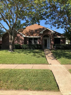 Image of Cozy 3 Bedroom - 2 Bathroom home w\/ enclosed patio