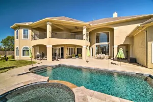 Image of Luxurious Getaway w\/pool! 4 min from airport!