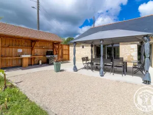 Image of Gîte de groupe avec salle de jeux, jardin 4000m², proche forêt de Chandelais et Zoo de la Flèche - FR-1-622-56