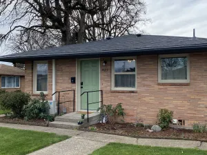 Image of The 3 Oaks @ 1123 17th SE Salem by Salemstays.com