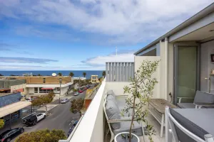 Image of Sandy@Village - newly renovated + bay views