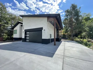 Image of 2 King Beds, High Quality 3bedroom 1700sqft w\/Laundry