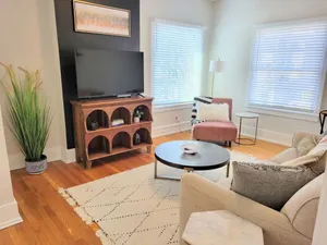 Image of Downtown Main Street One-Bedroom Suite w\/ Hi-Speed Wifi