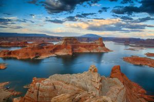 Image of Lake Powell, Vermillion Cliffs & Golf Course VIEWS - Oh My!!