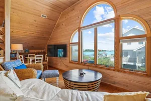 Image of Luxury suite for two with shared docking on Silver Lake.