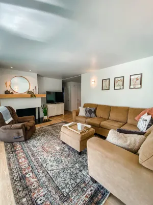 Image of Town and Country Cottage. Located in the heart of Intercourse, Pa.