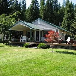Image of Primary Lake Property. Comfortable with lots of beds. Full house