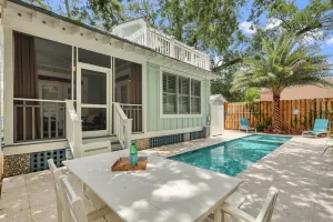 Image of NEWLY RENOVATED!! Immaculate Beach Cottage, Walk to Beaches, Restaurants, Shopping!