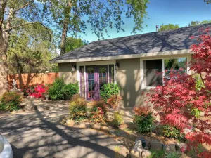 Image of Shandon Oaks. Private 1-Bedroom Garden Cottage on Sonoma's East side.