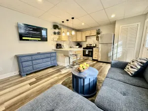 Image of Cozy, sunny condo. Pet friendly
