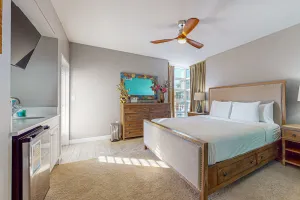 Image of Happy beach studio w\/shared pool & fitness center\/free WiFi - near beach access!