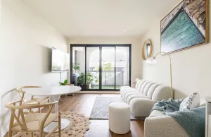 Image of Beachside flat with free parking