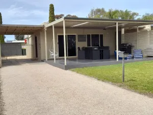 Image of \"Sunset Dreamz\" Lake front accommodation with 180 degree Lake Bonney views