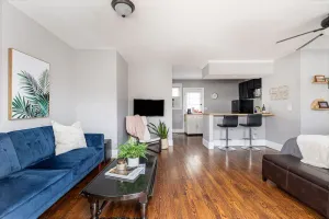 Image of This triplex is a 0 bedroom(s), 1 bathrooms, located in Nashville, TN.