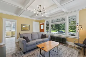 Image of Stunning Craftsman Home in Manito FREE parking