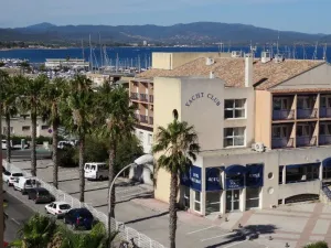 Image of Apartment in Hyères with parking, veranda and equipped kitchen