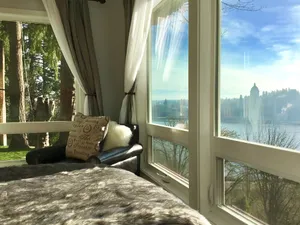 Image of Stunning views of the Capitol Building, Capitol Lake, and Mt Rainier!