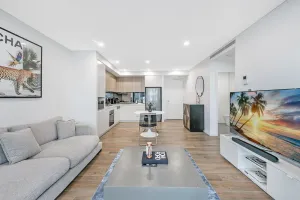 Image of Chic & Private 1 Bedroom APT with Hypnotic City Views