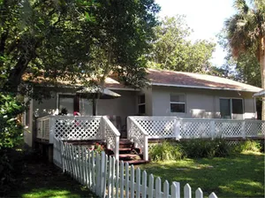 Image of High Hedges Cottage  - Close to downtown Mt Dora in quiet neighborhood