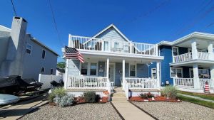 Image of Newly Renovated Beach House, 2.5 blocks from beach, WiFi, 7 TVs, Central Air