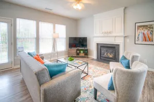 Image of Spacious home in UNC area with dedicated office near Starbucks