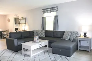 Image of No Stairs Rustic Farmhouse APT King Beds\/Fast WIFI