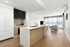 Image of Urban Executive Style Meets Relaxed Coastal Vibes