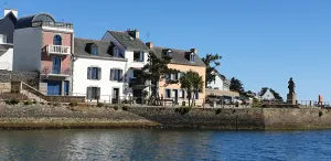 Image of REF 606 Very nice renovated house, beautiful location overlooking the channel
