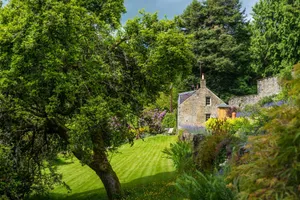 Image of Secluded country retreat situated next to a magnificent walled garden