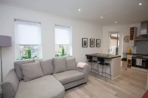 Image of Bright Central Flat with Balcony and Free Parking