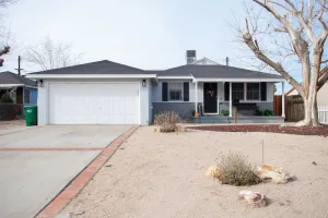 Image of ✰EntireHome✰SelfCheck-In✰W\/D✰100MbsWifi✰A\/C✰Yard