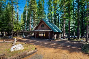 Image of Lovely dog-friendly cabin w\/full kitchen, wrap around deck, & private gas grill