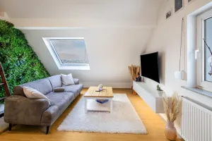 Image of Hue Space Air