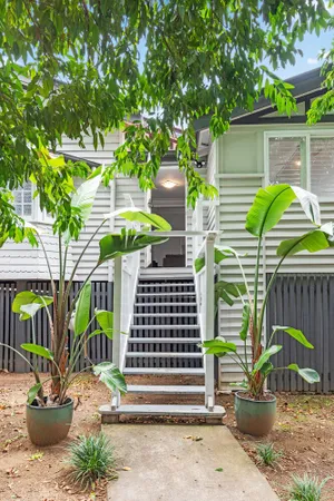 Image of Charming 1920's 4Br freestanding Plantation Qldr.