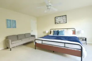 Image of BBQ Grill, Fire-pit, 10 mins 2 downtown, 5 min UVA