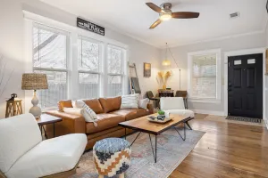 Image of 4 min walk to Town Square! 3bd 2bath cozy Historical home