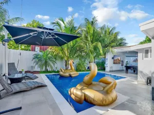 Image of Luxury Villa |Heated Pool & Tub, Gym, Games & More