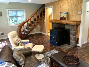 Image of Comfortable, elegant, fun cabin with private hot tub, fire pit, pool table