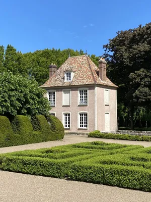 Image of Pavillon Xvii du Chateau de Saudreville 46 Kilomêtres au sud de Paris