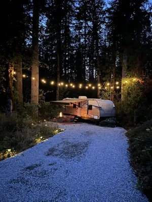 Image of Quiet, majestic views of the Shire in a cozy glamping set up!